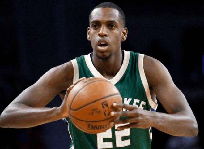 太阳报走访出售原味球衣公司的仓库：汗臭味强烈却不令人反感