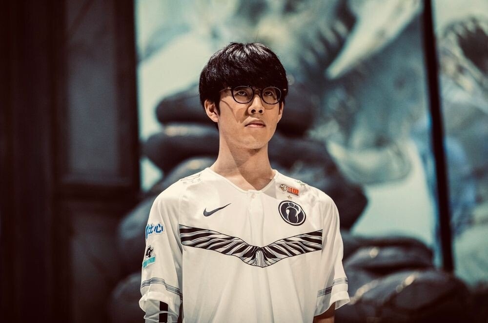 放在中场的 放在中场的